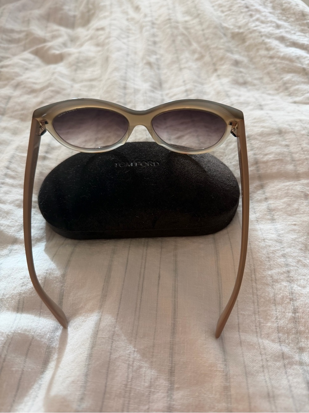 Tom Ford Women's Cat Eye Sunglasses in Cream with Dark Lenses 56-16-140 - Picture 2 of 4